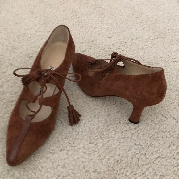 Manolo Blahnik “Gila” Pumps - Picture 1 of 8